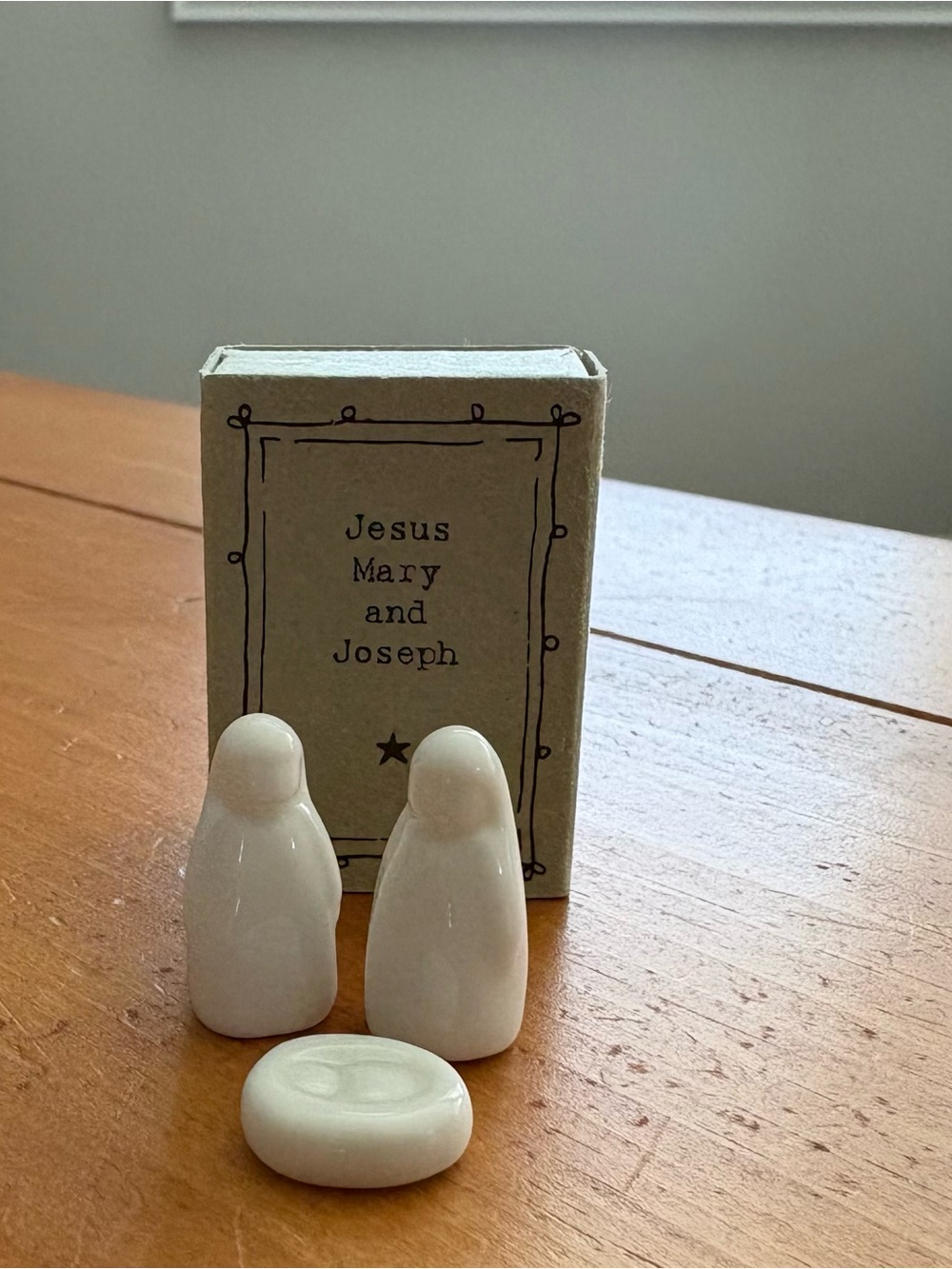 East of India Mini Nativity Set, White, Ceramic, Brand New in Box.